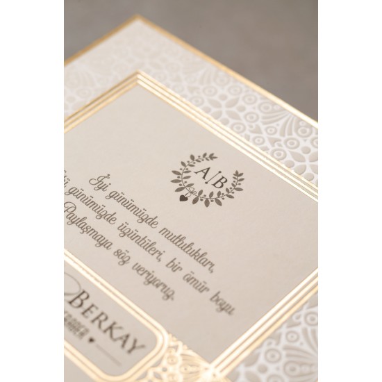 Zarflı Davetiye Gold Varak Desenli Düğün Davetiyesi D-8380 Zarflı Davetiye Gold Varak Desenli Düğün Davetiyesi D-8380